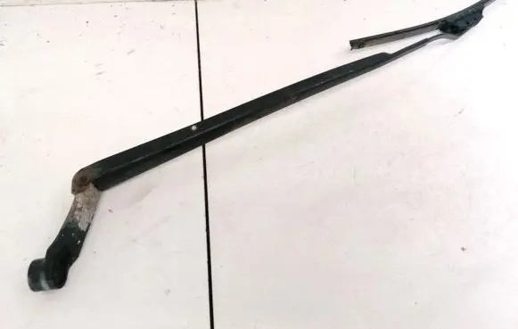 Toyota RAV 4 (XA30) Front wiper blade arm