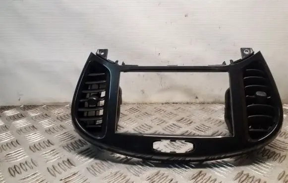 Nissan Juke I F15 Dash center air vent grill