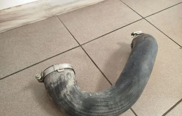 Intercooler hose/pipe