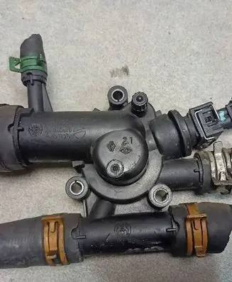 Renault Laguna II Thermostat housing 8200574368