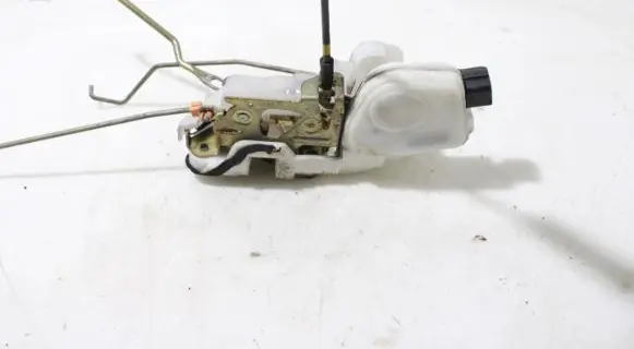 Mitsubishi Outlander Front door lock