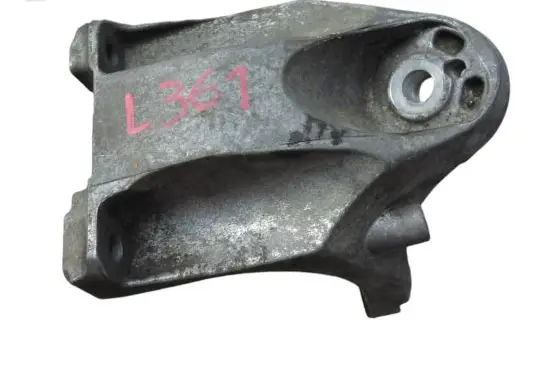Audi Q7 4L Engine mounting bracket 7L8199307D