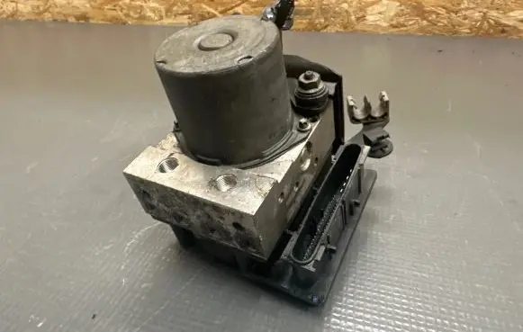 Toyota Avensis T270 ABS Pump 0265951833