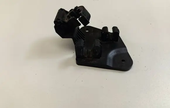 Audi Q3 8U Other engine bay part 8U0260759A KP2823 P2821