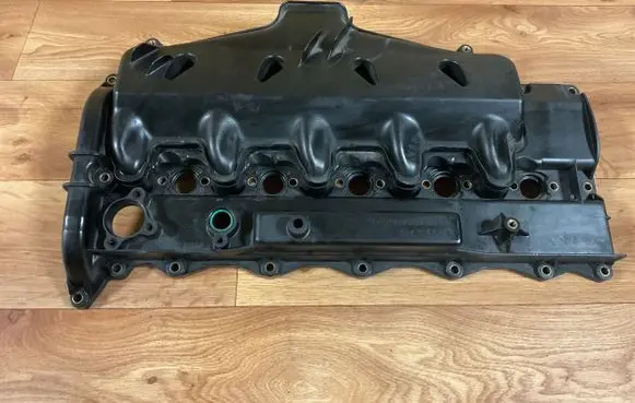 Volvo V70 Rocker cam cover 08675978 PA66GF35