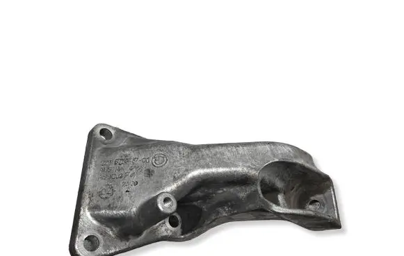 BMW 3 E46 Engine mounting bracket 6759487