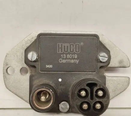 Mercedes-Benz 190 W201 Ignition amplifier control unit 0035451732 0025452632