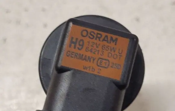 Volvo C30 Headlight/headlamp bulb 64213