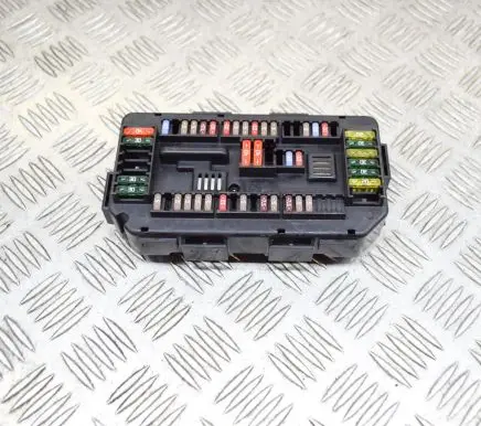 BMW 4 F32 F33 Fuse module 9337879