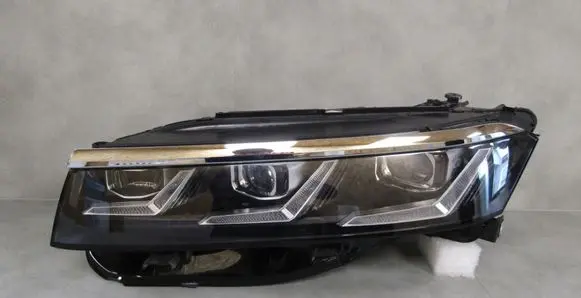 Volkswagen Touareg III Headlight/headlamp 761941081F