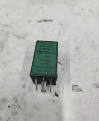 BMW 5 E34 Other relay 1388545