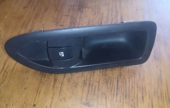 Renault Laguna II Electric window control switch 82000317494