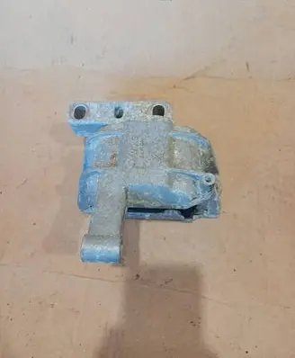 Volkswagen Tiguan Engine mount bracket 5N0199262G
