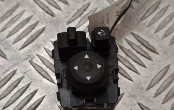Wing mirror switch