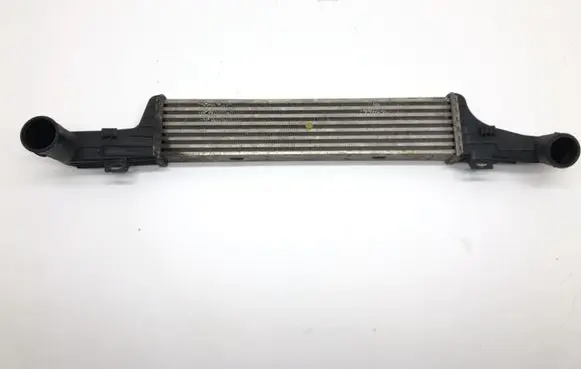 Mercedes-Benz E W210 Intercooler radiator 2105001300 A2105001300