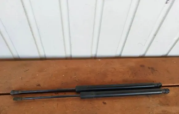 Volkswagen Golf VII Tailgate/trunk strut/damper 5G6827550