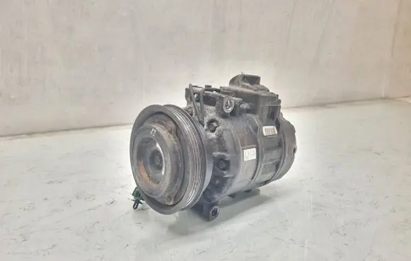 Volkswagen PASSAT B5.5 Air conditioning (A/C) compressor (pump) 8D0260805J 8D0260808
