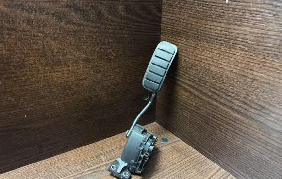 Renault Master II Accelerator throttle pedal 7700314525 6PV00811904