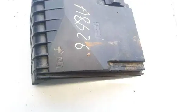 Volkswagen Golf V Fuse box cover 1k0937132f 0-1418987-1c