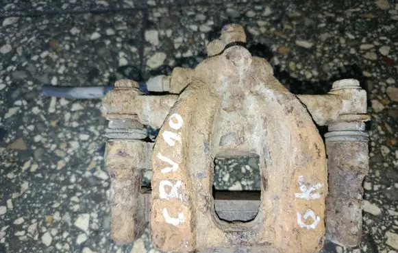 Honda CR-V Rear brake caliper