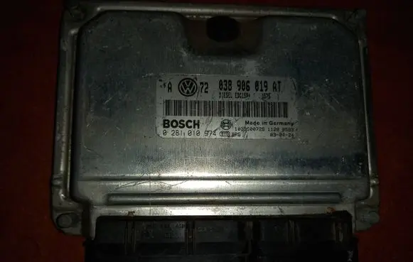 Volkswagen Golf IV Engine control unit/module 038906019AT 1039S00725 0281010974