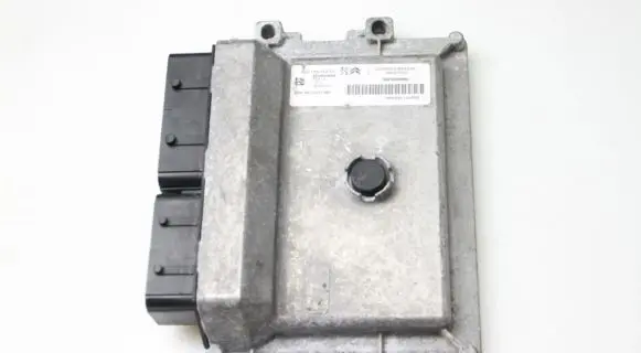 Peugeot 2008 I Engine control unit/module 9815037580