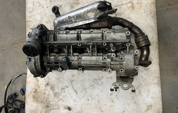 Mercedes-Benz S W221 Engine head 6420163601 A6420101130