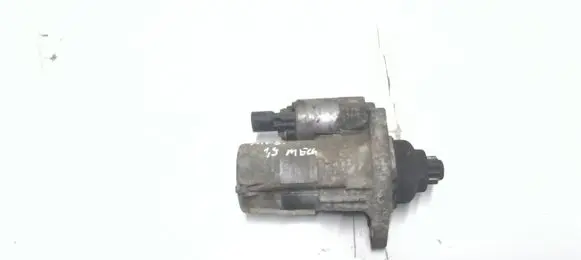 Volkswagen Golf V Starter motor 02E911023J