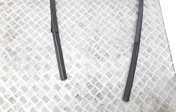 Nissan Navara D23 Rubber seal rear door window/glass 82331