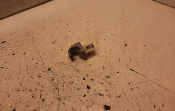 Toyota RAV 4 (XA30) Sun visor clip/hook/bracket 