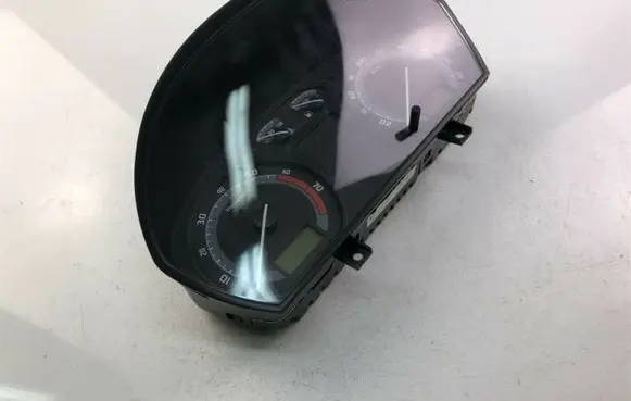 Skoda Fabia Mk1 (6Y) Speedometer (instrument cluster) 6Y0920881M K3899