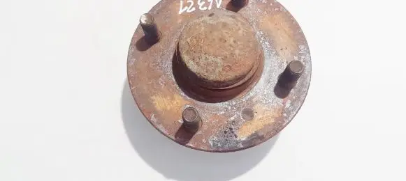 Nissan Almera N16 Rear wheel hub