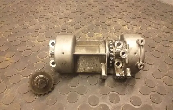 Audi A4 S4 B6 8E 8H Oil pump balance shaft 059103337B