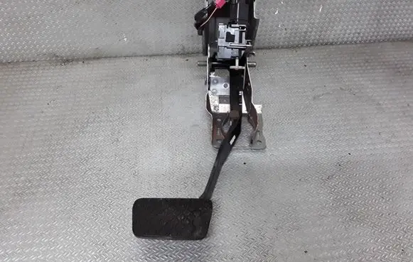 Mazda CX-7 Brake pedal