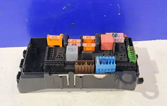Mercedes-Benz E W213 Fuse module A2135400200