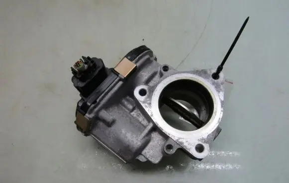 Mazda 3 Throttle valve HF01136F0