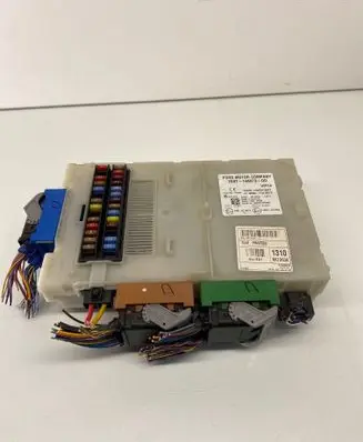 Ford Mondeo MK IV Fuse module 7G9T14A073DD LTQF01125TP 28130621