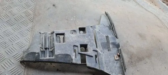 Volvo V70 Front bumper mounting bracket 09190303