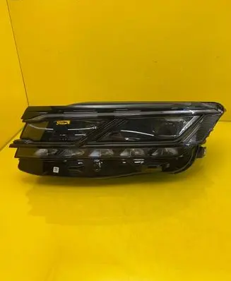 Volkswagen Touareg III Headlight/headlamp 761941081A