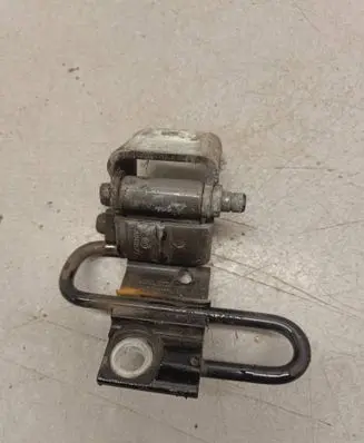 Volkswagen Touran II Rear door lower hinge 1T0833412C