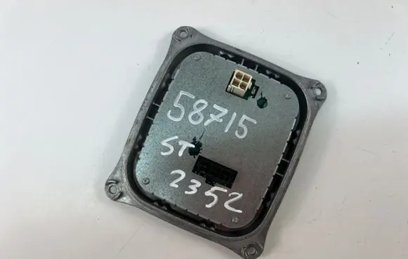 Peugeot 308 Xenon control unit/module 130732940400