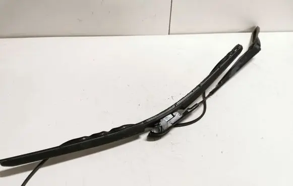 Front wiper blade arm