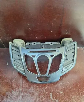 Ford Fiesta Dash center air vent grill 8A6118A802AGW