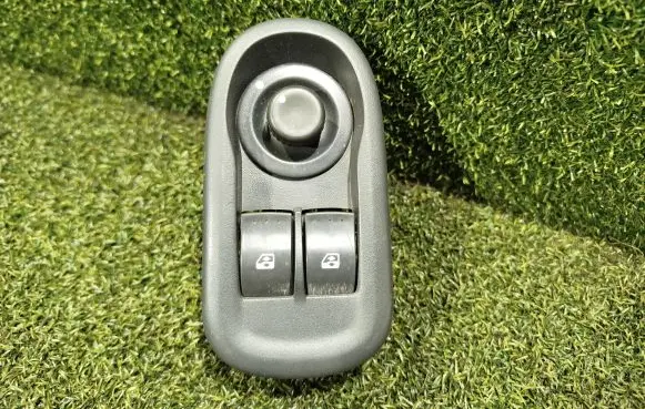 Renault Master III Electric window control switch 8200637849 1007479