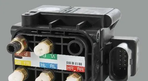 Mercedes-Benz C W205 Air suspension valve block A0993200058