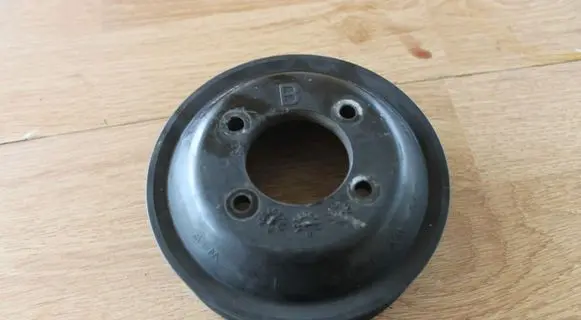 BMW 5 E39 Water pump pulley 1436590