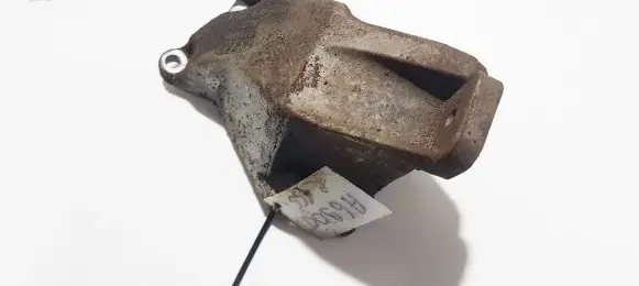 Engine mounting bracket