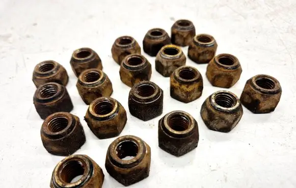 Lexus IS 200-300 Nuts/bolts 