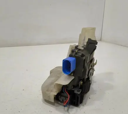 Volkswagen Polo Front door lock