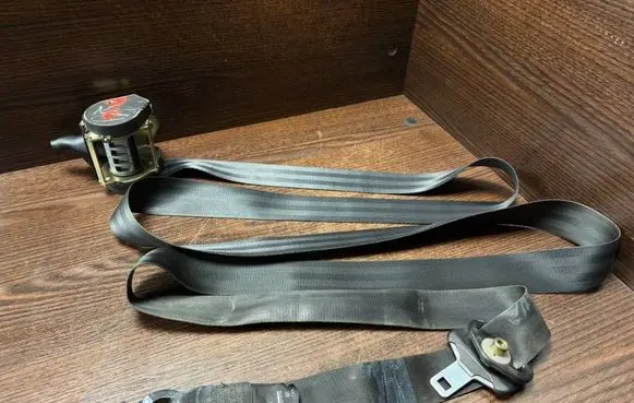 Renault Trafic II (X83) Front seatbelt A508741 300774